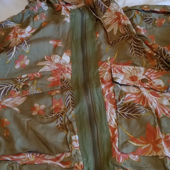 Jacket - Picture 2 of 4